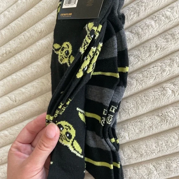Socks, Mandalorian The Child Baby Yoda, Star Wars Theme, Black, Green New NWT - Picture 6 of 6